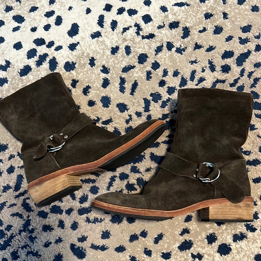 Free People Vienna suede boot- brand new condition!!